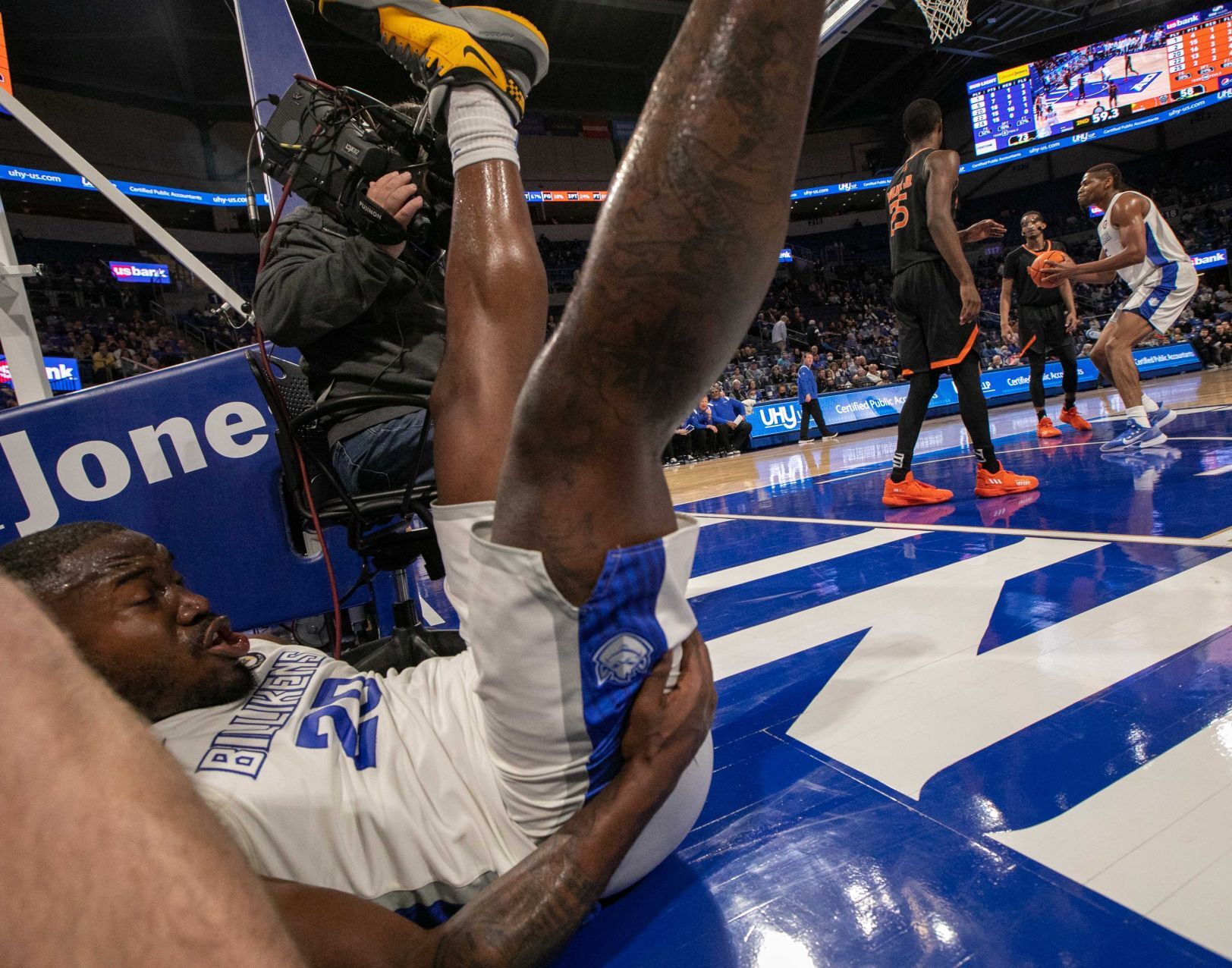 Billikens take on Bears at Chaifetz